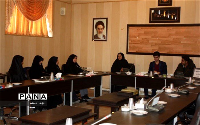 نشست مشترک اعضاء مجلس و مجمع سازمان دانش آموزی ابرکوه برگزارشد.