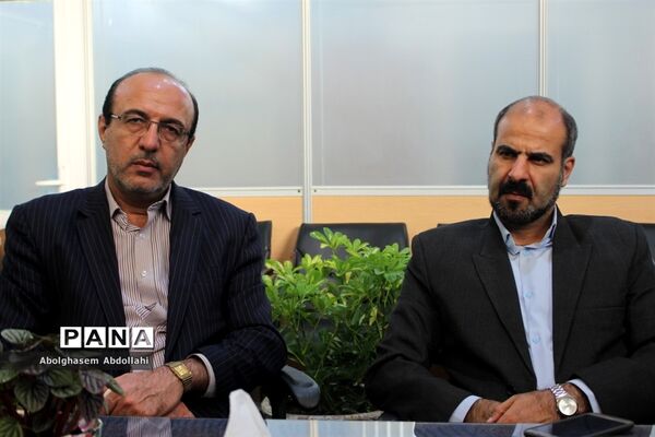 نشست هم‌اندیشی مدیرکل آموزش و پرورش استان بوشهر با مدیر و کارکنان سازمان دانش‌آموزی