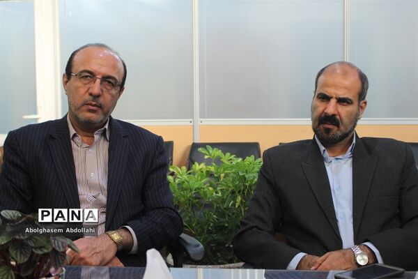 نشست هم‌اندیشی مدیرکل آموزش و پرورش استان بوشهر با مدیر و کارکنان سازمان دانش‌آموزی