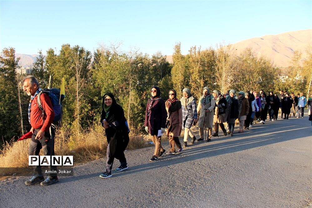 کوهپیمایی مربیان پیشتاز تشکیلات سازمان دانش‌آموزی استان فارس