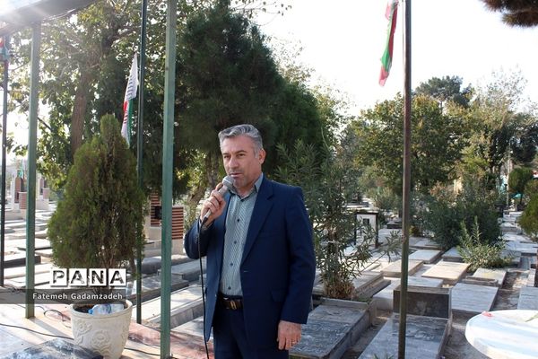 عطر افشانی مزار شهدای شهرستان اسلامشهر به مناسبت افتتاح هفته فرهنگی