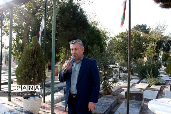 عطر افشانی مزار شهدای شهرستان اسلامشهر به مناسبت افتتاح هفته فرهنگی