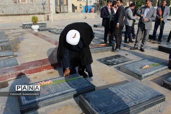 عطر افشانی مزار شهدای شهرستان اسلامشهر به مناسبت افتتاح هفته فرهنگی