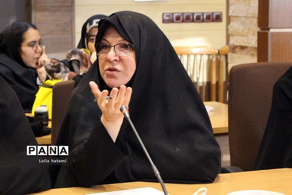 دومین نشست هم‌اندیشی فرماندار تبریز با رابطین امور بانوان ادارات