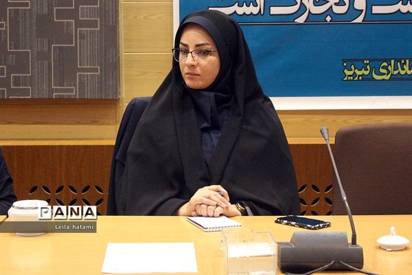 دومین نشست هم‌اندیشی فرماندار تبریز با رابطین امور بانوان ادارات