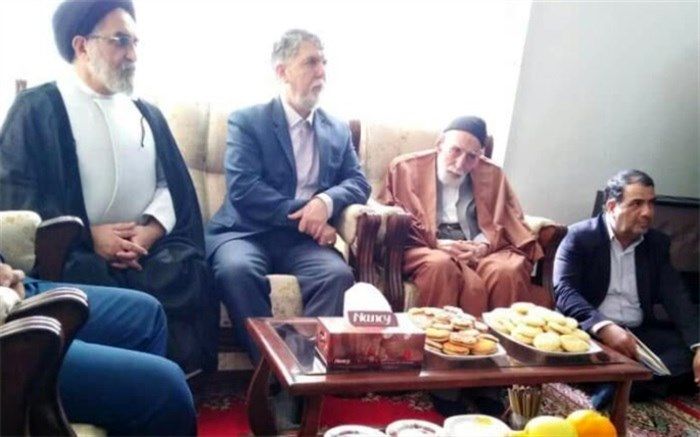 وزیر فرهنگ و ارشاد درابرکوه به دیدار یک پیشکسوت فرهنگی رفت
