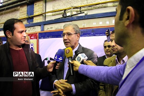 دیدار تیم منتخب قهرمانان ملی فوتبال با متخب تیم‌های محله هرندی