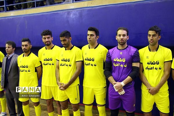 دیدار تیم منتخب قهرمانان ملی فوتبال با متخب تیم‌های محله هرندی