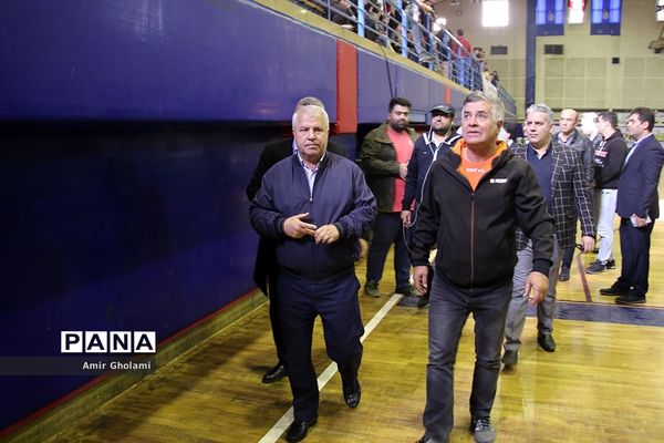 دیدار تیم منتخب قهرمانان ملی فوتبال با متخب تیم‌های محله هرندی