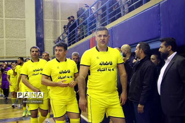 دیدار تیم منتخب قهرمانان ملی فوتبال با متخب تیم‌های محله هرندی