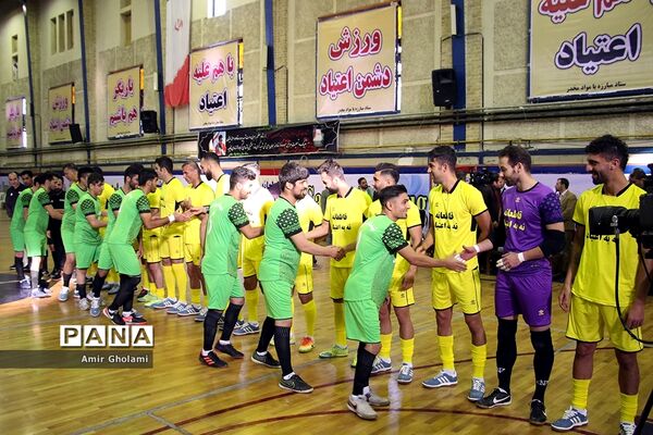 دیدار تیم منتخب قهرمانان ملی فوتبال با متخب تیم‌های محله هرندی