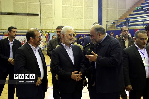 دیدار تیم منتخب قهرمانان ملی فوتبال با متخب تیم‌های محله هرندی