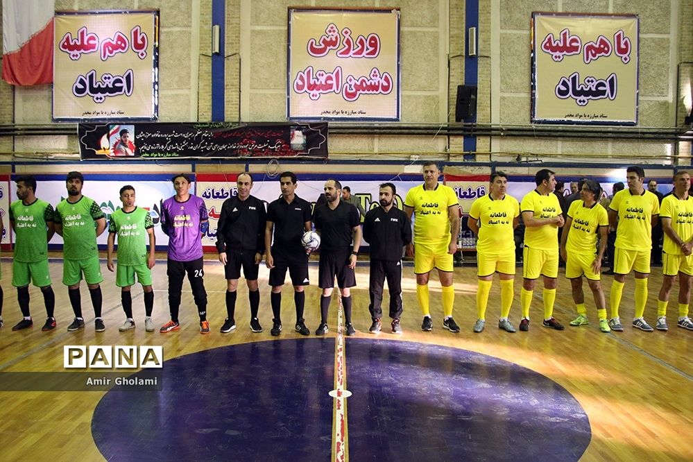 دیدار تیم منتخب قهرمانان ملی فوتبال با متخب تیم‌های محله هرندی