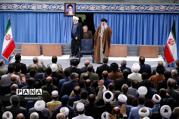دیدار مسئولان نظام و میهمانان کنفرانس وحدت اسلامى‌ با مقام معظم رهبری