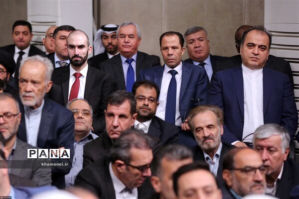 دیدار مسئولان نظام و میهمانان کنفرانس وحدت اسلامى‌ با مقام معظم رهبری