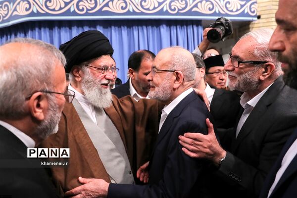 دیدار مسئولان نظام و میهمانان کنفرانس وحدت اسلامى‌ با مقام معظم رهبری