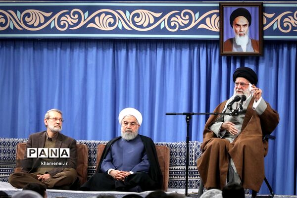 دیدار مسئولان نظام و میهمانان کنفرانس وحدت اسلامى‌ با مقام معظم رهبری