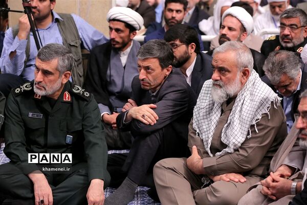دیدار مسئولان نظام و میهمانان کنفرانس وحدت اسلامى‌ با مقام معظم رهبری
