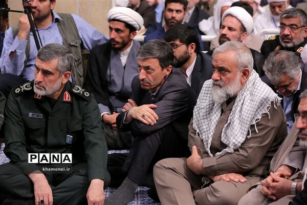 دیدار مسئولان نظام و میهمانان کنفرانس وحدت اسلامى‌ با مقام معظم رهبری