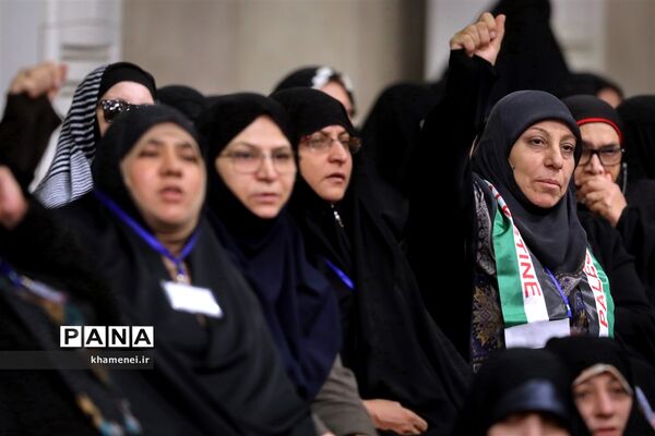 دیدار مسئولان نظام و میهمانان کنفرانس وحدت اسلامى‌ با مقام معظم رهبری