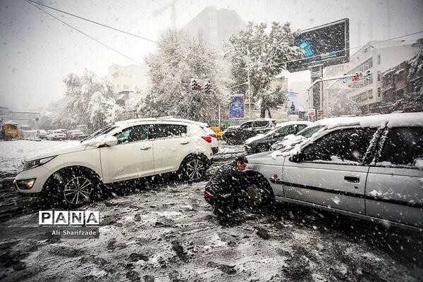 بارش برف پاییزی در تهران