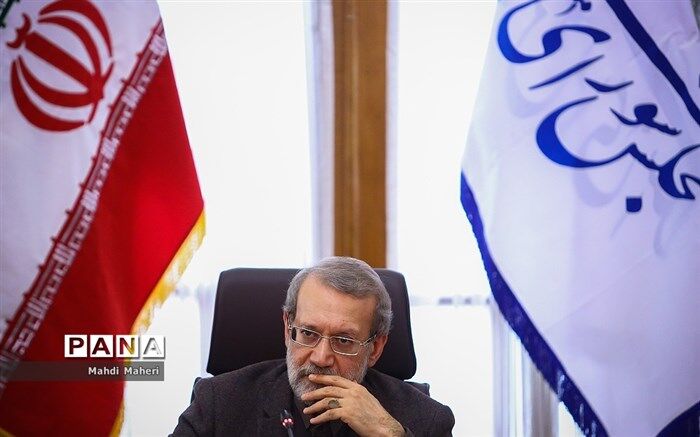 لاریجانی: باید نظارت جدی برای کنترل قیمت ها در بازار صورت بگیرد
