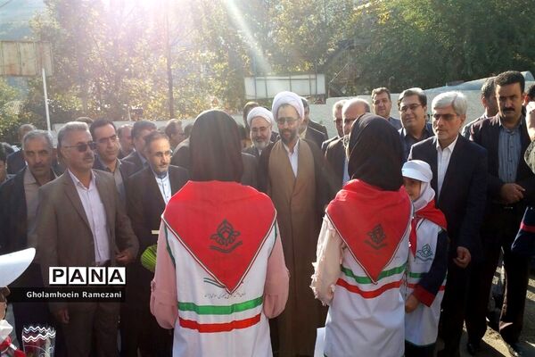 استقبال پیشتازان مازندران از وزیر آموزش‌وپرورش در غرب استان