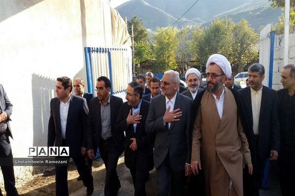 استقبال پیشتازان مازندران از وزیر آموزش‌وپرورش در غرب استان