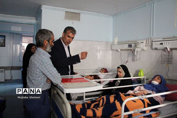 عیادت مدیر سازمان دانش آموزی خراسان جنوبی از پیشتازان حادثه دیده