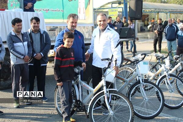 همایش پیاده‌روی خانوادگی در قائمشهر