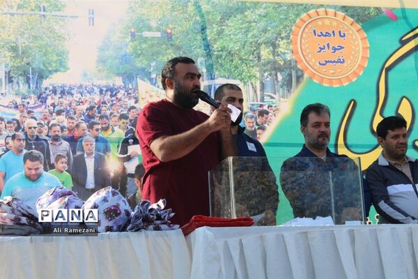 همایش پیاده‌روی خانوادگی در قائمشهر