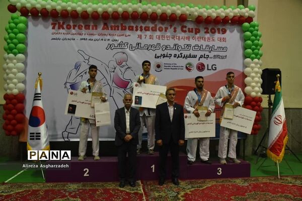اهدای مدال مسابقات تکواندو قهرمانی کشور