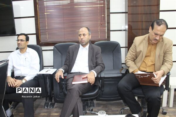 جلسه توجیهی مانور زلزله مدارس در بوشهر