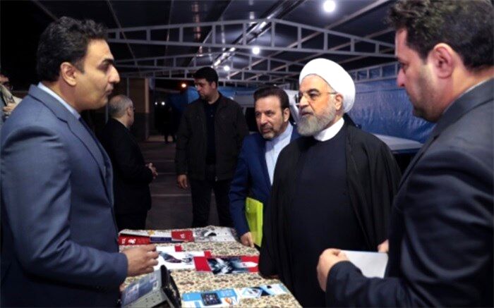 دکتر روحانی از نمایشگاه محصولات دانش بنیان منتخب استان یزد بازدیدکرد