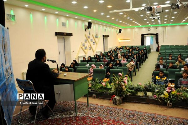 کارگاه آموزش خبرنگاری در سالن شهید شهابیان کاشمر