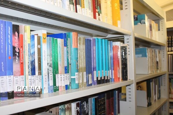 بازدید رئیس سازمان دانش‌آموزی همدان از مرکز مدیریت اسناد و کتابخانه ملی منطقه غرب کشور