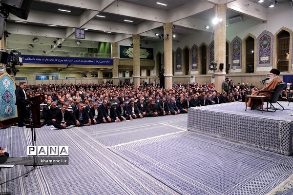دیدار جمعی از تولیدکنندگان، کارآفرینان و فعالان اقتصادی با رهبر انقلاب اسلامی