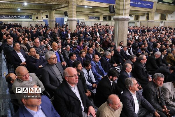 دیدار جمعی از تولیدکنندگان، کارآفرینان و فعالان اقتصادی با رهبر انقلاب اسلامی