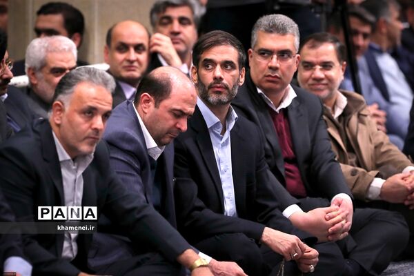 دیدار جمعی از تولیدکنندگان، کارآفرینان و فعالان اقتصادی با رهبر انقلاب اسلامی