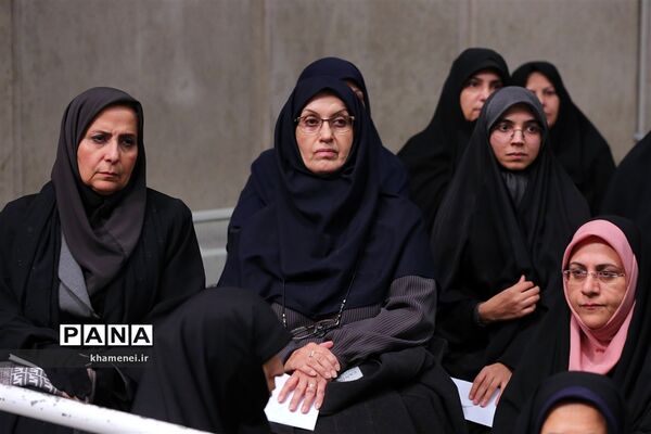 دیدار جمعی از تولیدکنندگان، کارآفرینان و فعالان اقتصادی با رهبر انقلاب اسلامی