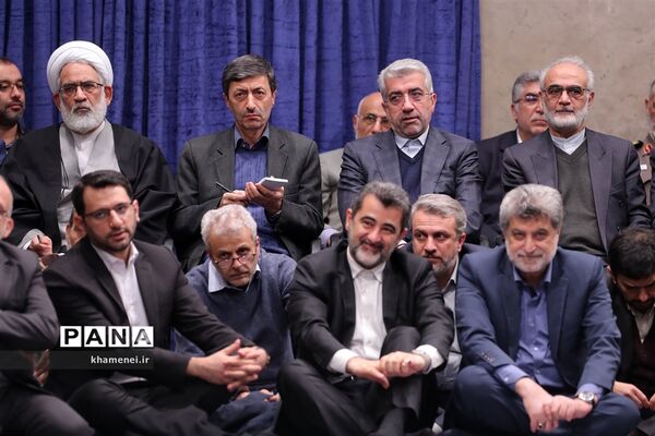 دیدار جمعی از تولیدکنندگان، کارآفرینان و فعالان اقتصادی با رهبر انقلاب اسلامی