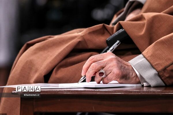 دیدار جمعی از تولیدکنندگان، کارآفرینان و فعالان اقتصادی با رهبر انقلاب اسلامی