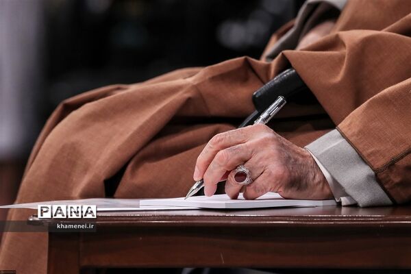 دیدار جمعی از تولیدکنندگان، کارآفرینان و فعالان اقتصادی با رهبر انقلاب اسلامی