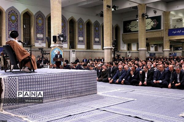 دیدار جمعی از تولیدکنندگان، کارآفرینان و فعالان اقتصادی با رهبر انقلاب اسلامی