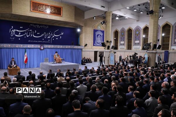 دیدار جمعی از تولیدکنندگان، کارآفرینان و فعالان اقتصادی با رهبر انقلاب اسلامی