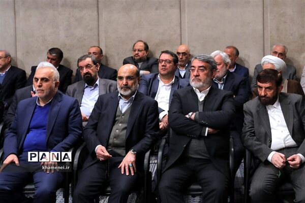 دیدار جمعی از تولیدکنندگان، کارآفرینان و فعالان اقتصادی با رهبر انقلاب اسلامی