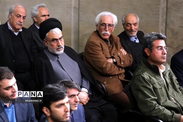 دیدار جمعی از تولیدکنندگان، کارآفرینان و فعالان اقتصادی با رهبر انقلاب اسلامی