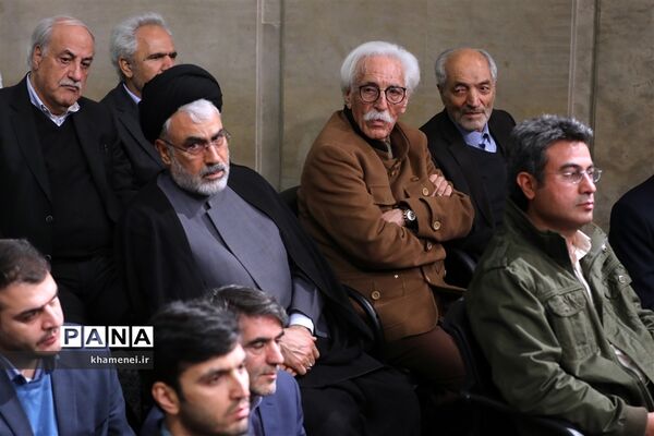 دیدار جمعی از تولیدکنندگان، کارآفرینان و فعالان اقتصادی با رهبر انقلاب اسلامی