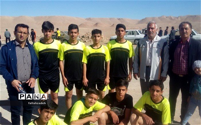 تیم دو صحرانوردی دانش آموزان  ابرکوه درمیبد قهرمان شد