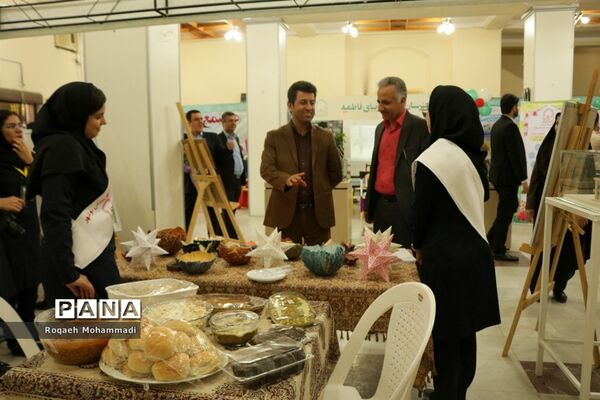 افتتاحیه نمایشگاه دست سازه‌های دانش‌آموزان  با مشارکت اولیا در بوشهر